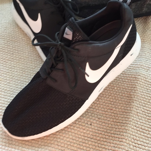 NWOT Nike shoes - Picture 2 of 9